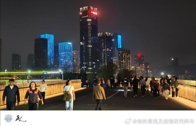 2025年澳门天天彩大全和带不同小孩地铁乞讨与地铁带两个小孩
